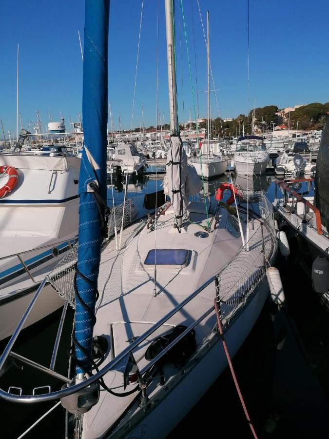 Voilier De Charme A Quai Hotell Saint-Raphaël Exteriör bild